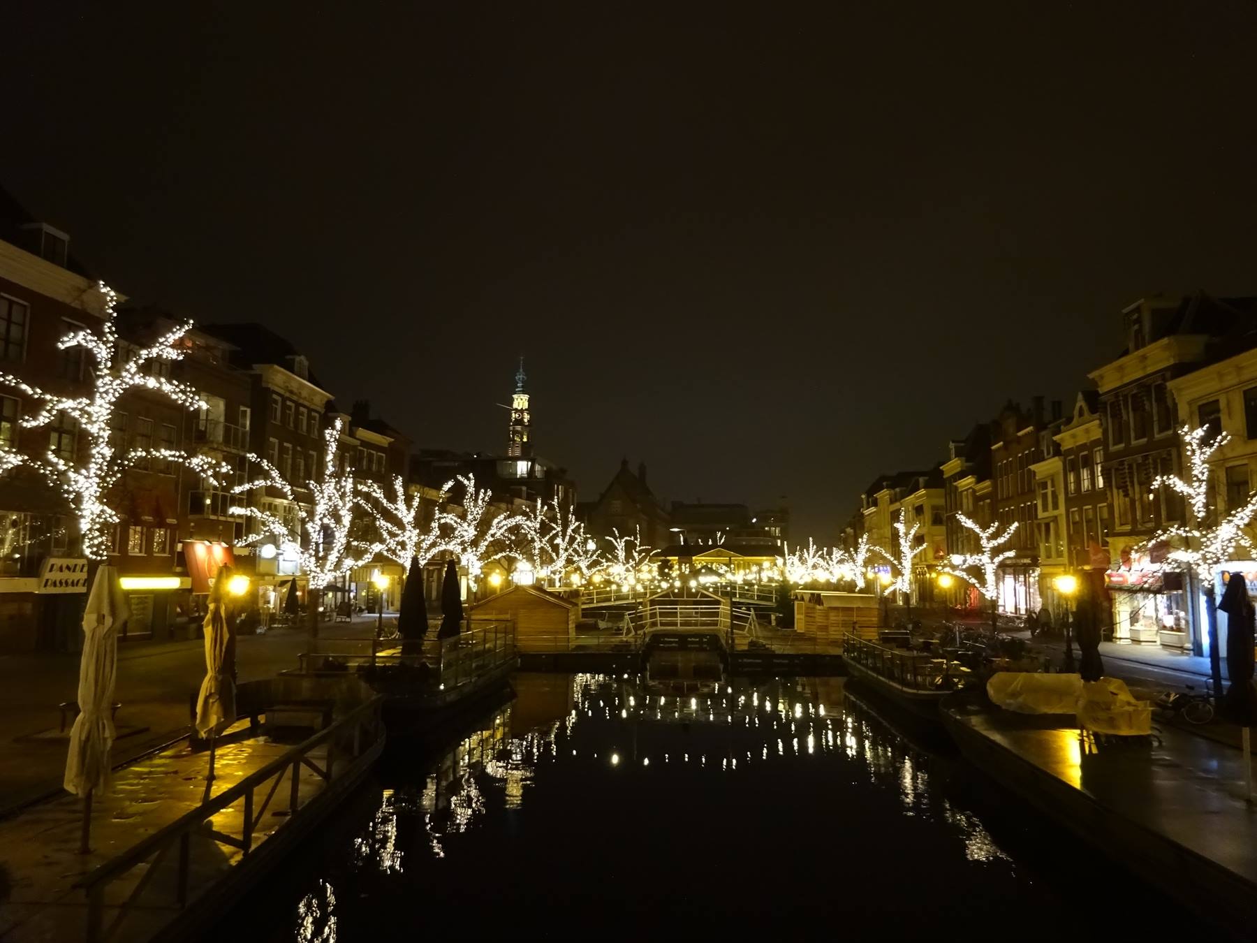 Leida by night