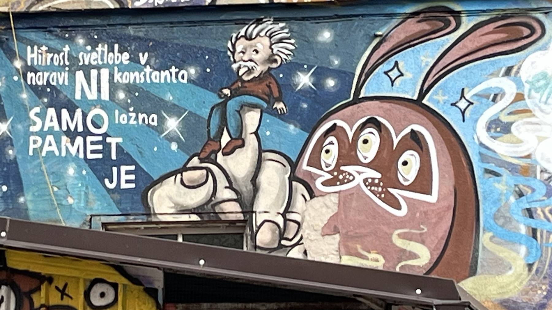 Murale graffito con Fibonacci su un dito gigante e coniglio rosso, Metelkova