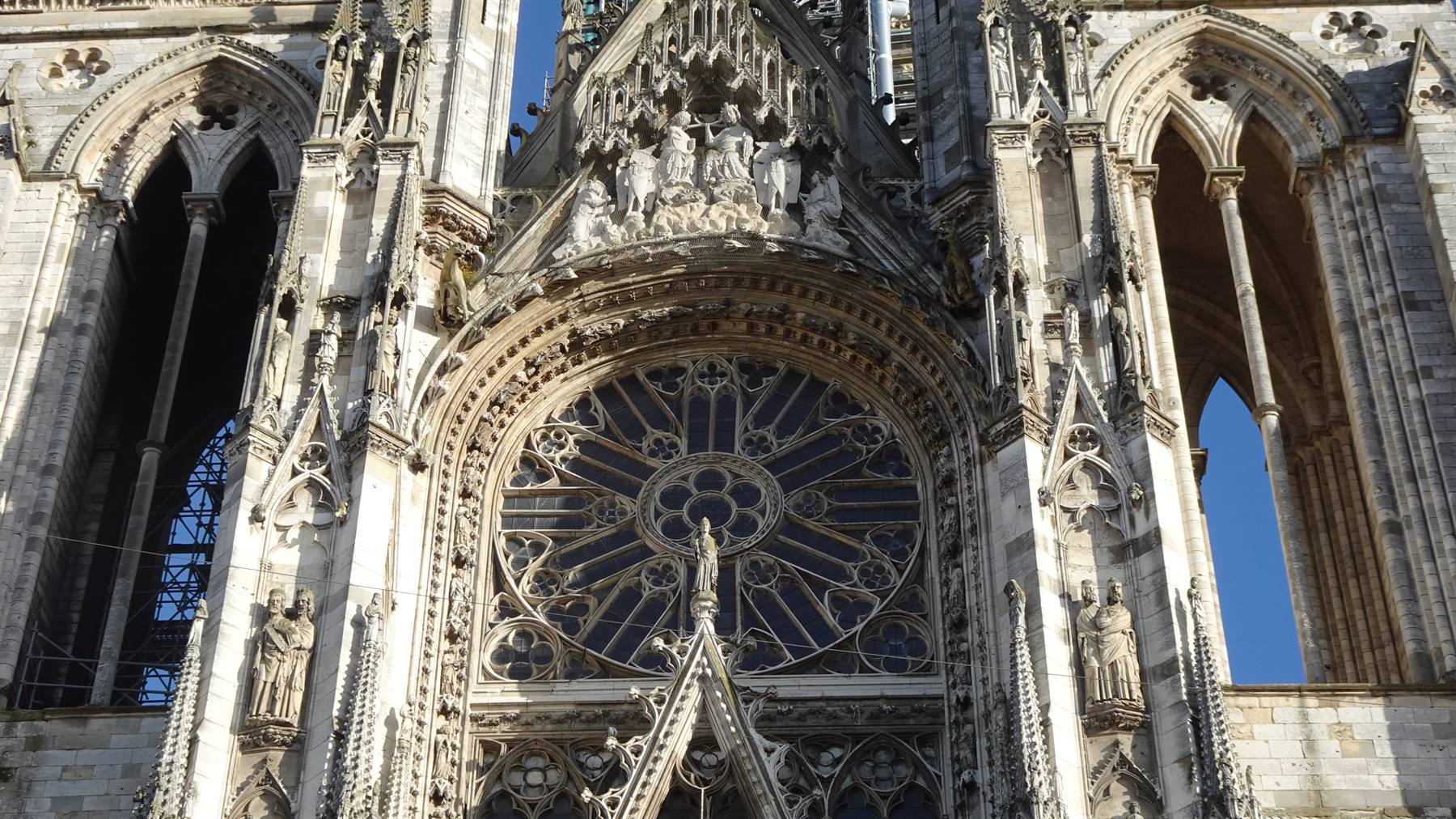 Il rosone di Rouen ci ha colto il cuore, oggi.