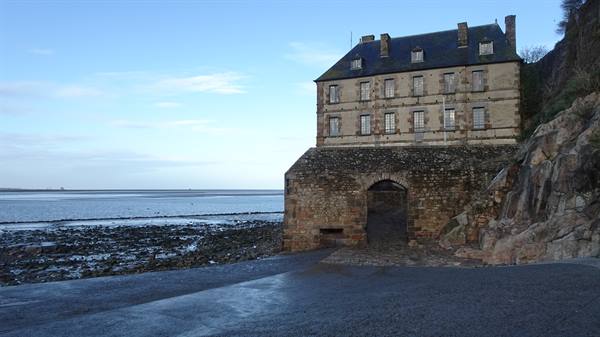 The old stone looks at the sea: a silent evening at Mont-Saint-Michel.