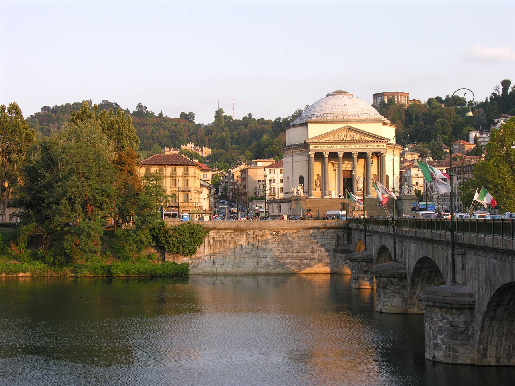 Ponte Vittorio Emanuele e la Gran Madre