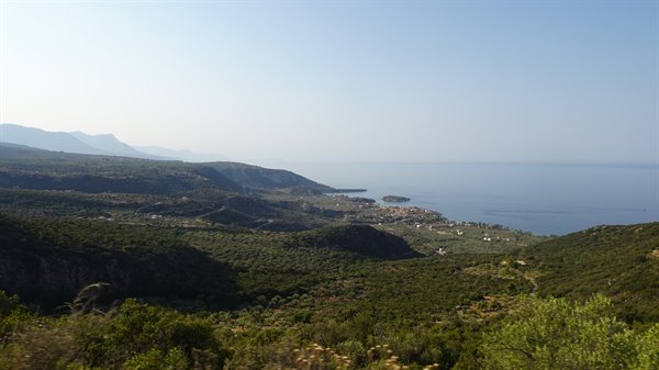 The sea appears among the green hills: a heartbeat.