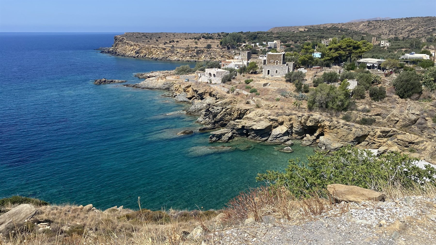 Oggi il mare ci ha regalato questo angolo di pace infinita.