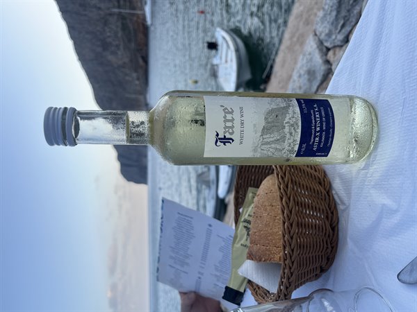 Fresh white wine, bread and sea: the sunset tastes of holiday.
