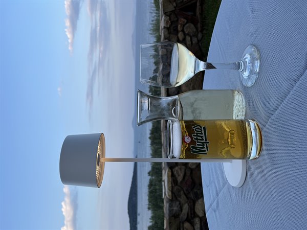 Sunset over the lake, white wine and beer: the perfect evening.
