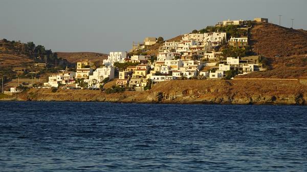 White houses embracing the hill at sunset: a perfect moment.
