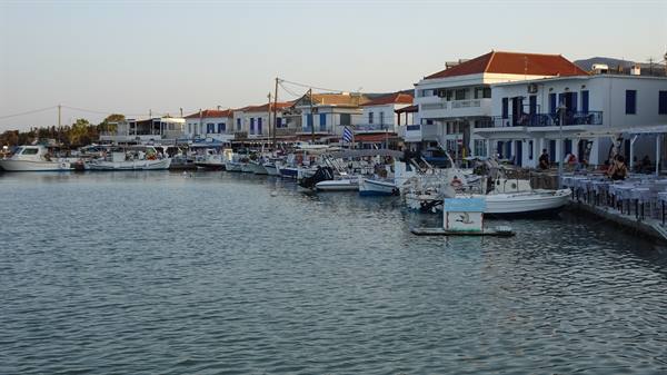 The harbour at sunset: boats sway, time slows down here.