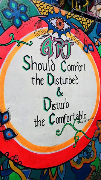 A mural that surprises and moves: art that touches the soul.