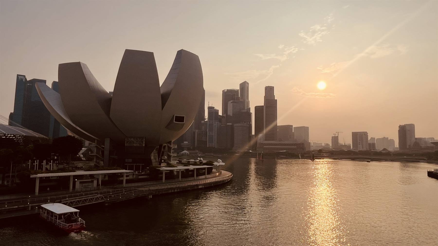 Museo ArtScience a forma di fiore sulla baia di Marina, Singapore