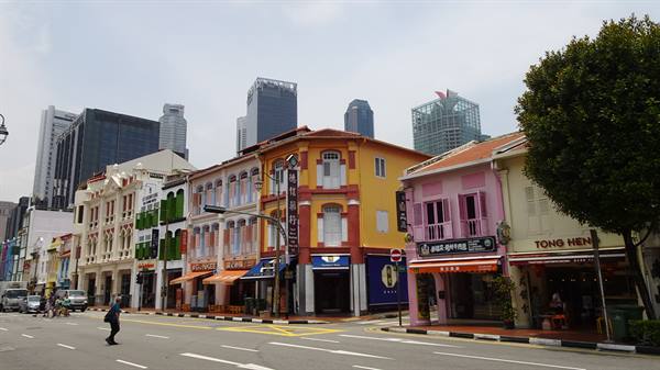 Soft colours among the skyscrapers: an afternoon to remember.