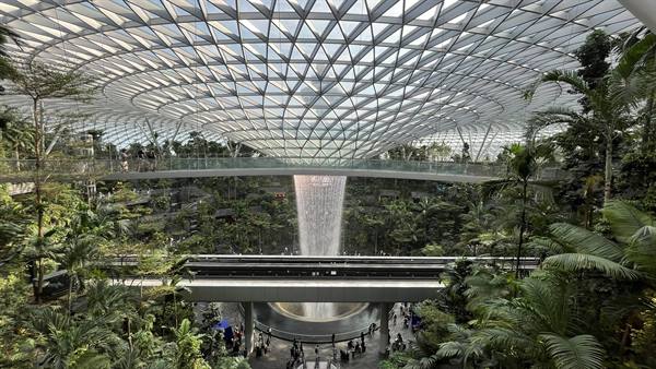 Changi Airport-The Jewel Rain Vortex