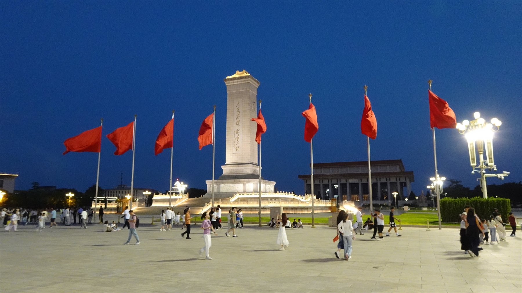 Piazza Tiananmen al crepuscolo, Pechino — dal diario «L'Immensa Cina» di letizia13