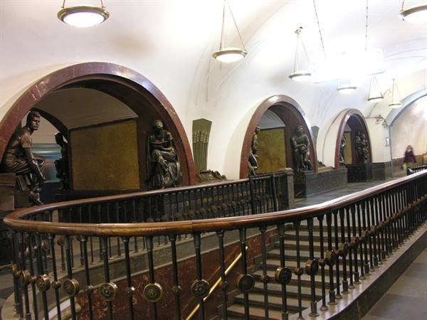 Metro - Ploshad Revoluzii station