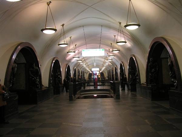 Metro - Ploshad Revoluzii station