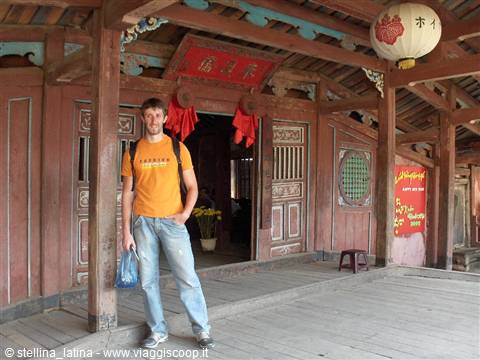 Hoi An: the ancient houses, congregations and altars