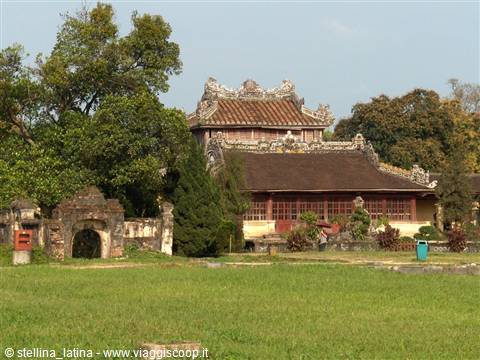 Huè: the imperial citadel and the emperor's forbidden city