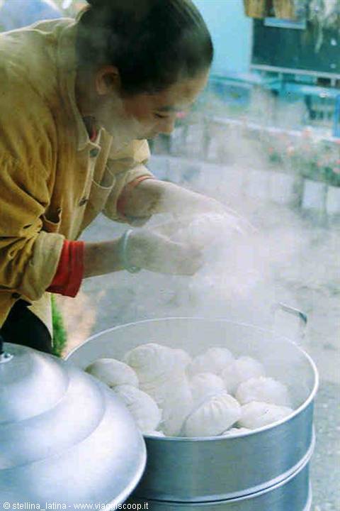 Kengtung: steamed ravioli at the market