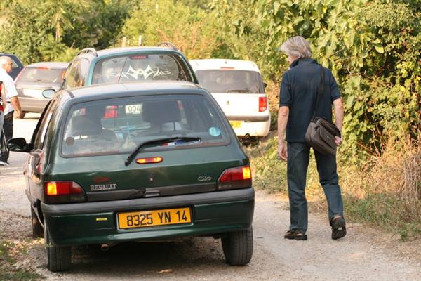 Pilgrims towards the place of the apparition that will take place soon...even by taxi