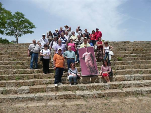 MORGANTINA - the Archeoclub group on the staircase of the horizontal theatre - ekklesiasterion -