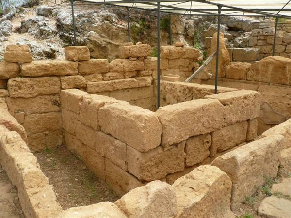MORGANTINA - public fountain