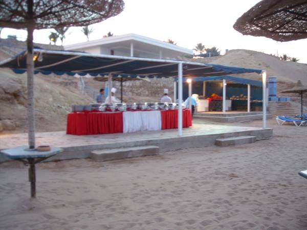 Self-Service dinner on the beach