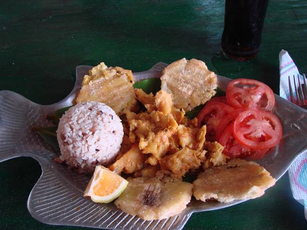 a little lunch at Roland's ..a very good 'Caracol Guisado'
