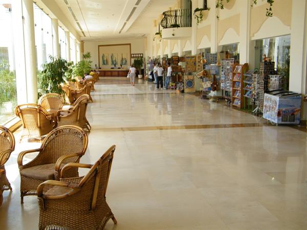 from the lifts towards the reception, the various shops
