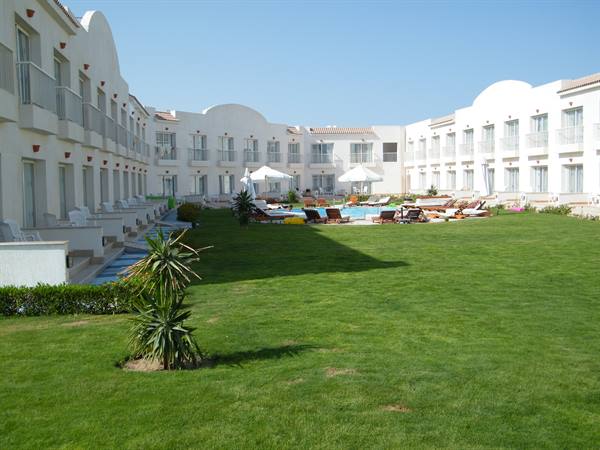 perhaps one of the very few blocks of rooms without a sea view with a neat garden and pool