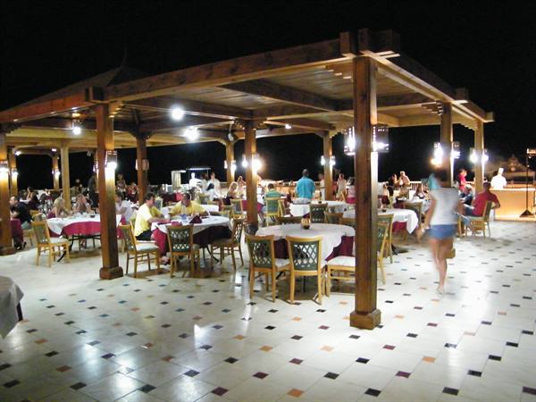 in the evening you can easily eat on the terrace