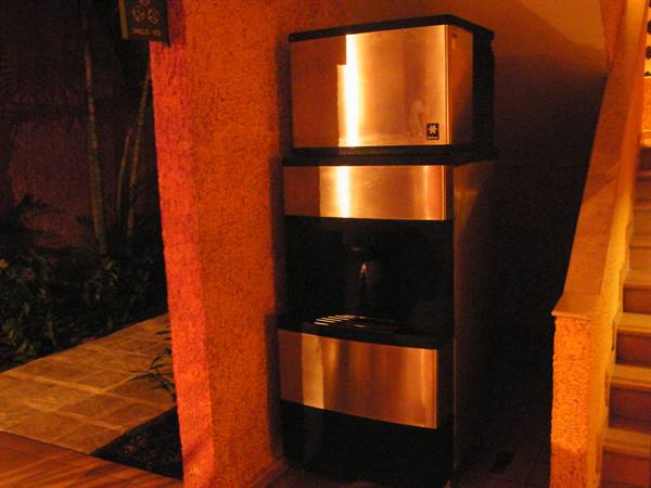ice dispenser in the corridors outside the rooms