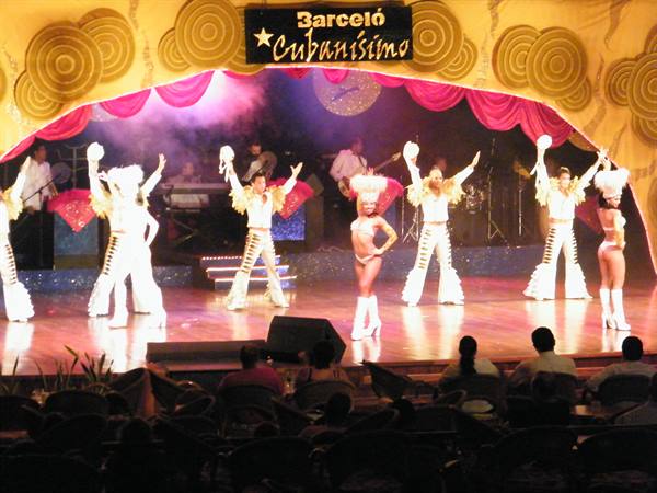 show at the Kukulkan theatre