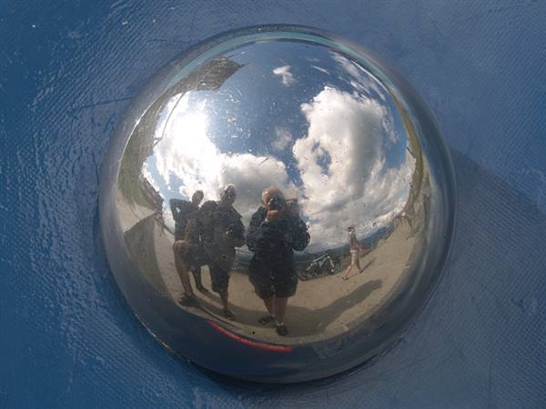 Sphere representing the sun on the planets' path