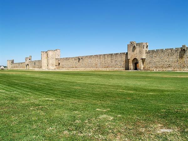 Aigues-Mortes - Perimeter walls of the city