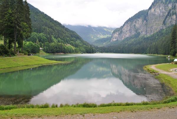 Montriond the lake