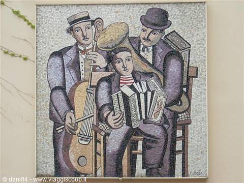 Mosaic depicting three musicians with double bass, accordion and tuba