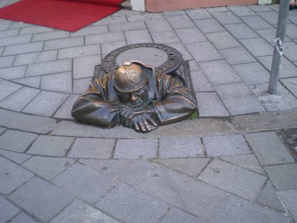 curious bronze statues: the Observer