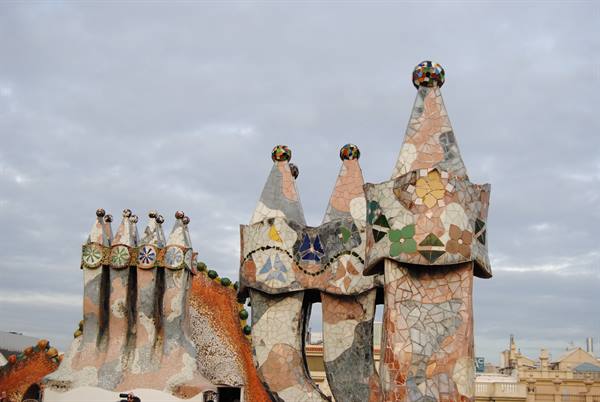 The roof of casa Battlò