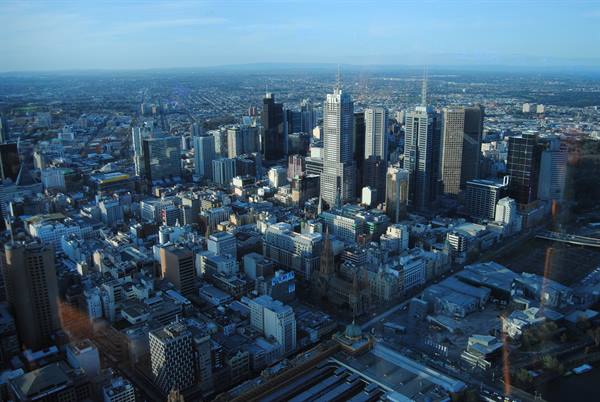 Grattacieli di Melbourne visti dall'alto nella luce pomeridiana