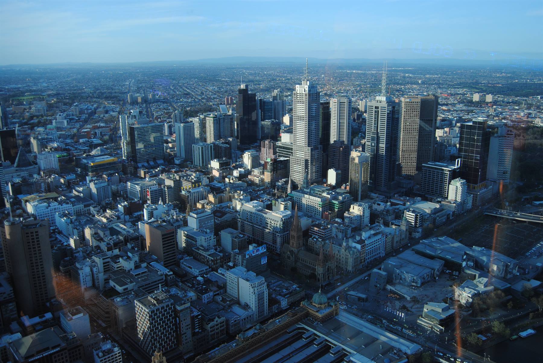Grattacieli di Melbourne visti dall'alto nella luce pomeridiana