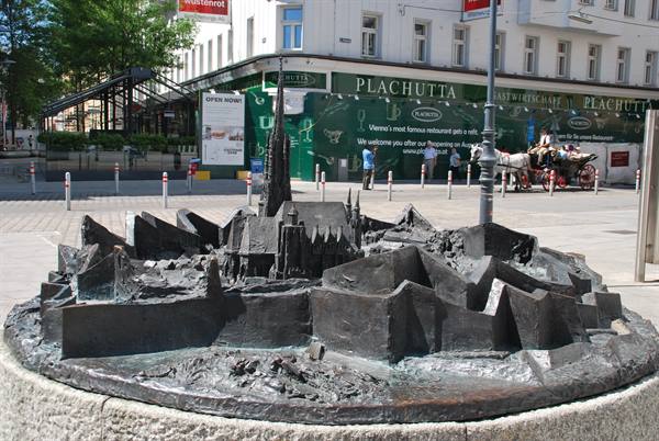 Bronze model of St. Stephen's Cathedral in Vienna, square with horse carriage