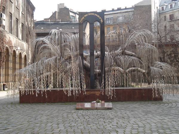Each leaf of the willow is a Jewish victim of nazism