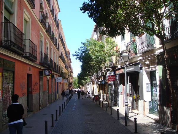 Through the streets of the Malasana district