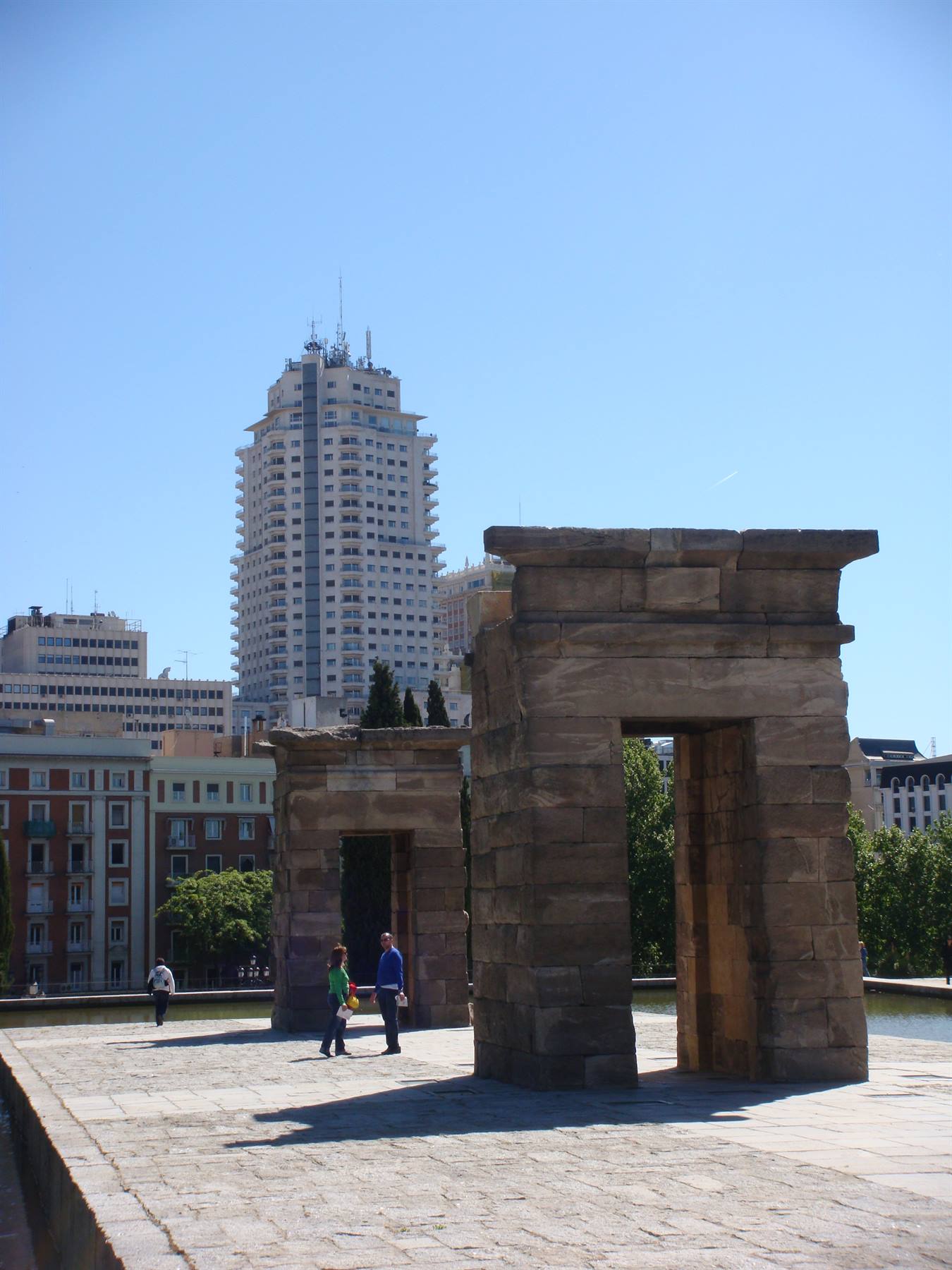 The temple of Debod checked by the 'Giraffe' in Plaza de Espana