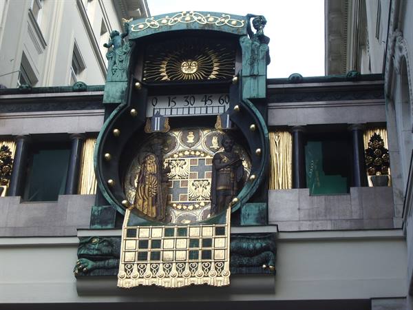 Ankeruhr, Carillon clock