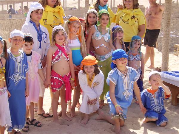CHILDREN DRESSED ON THEME