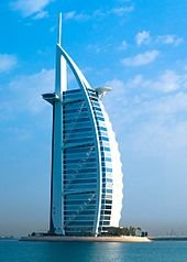 Grattacielo a vela Burj Al Arab sulla costa di Dubai