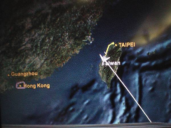 Flight map screen: airplane approaching Taipei over Taiwan