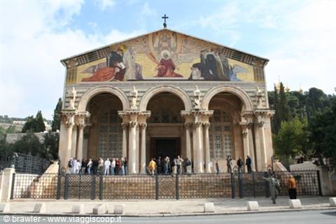 Visitors gather under the arcades of the Church of All Nations, golden mosaic and stone columns