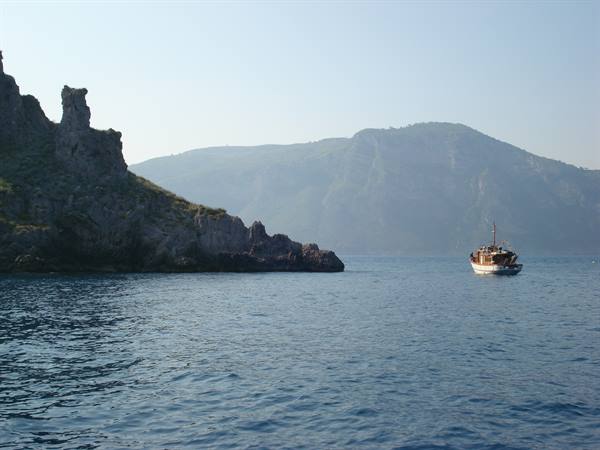 sailing along the Amalfi Coast