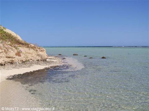 Walk along the Blue Reef beach